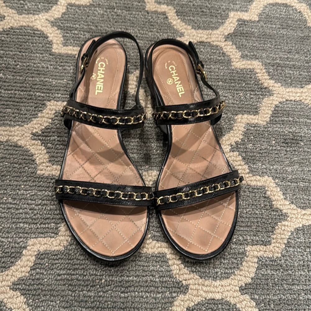 Beautiful black Chanel sandals !
